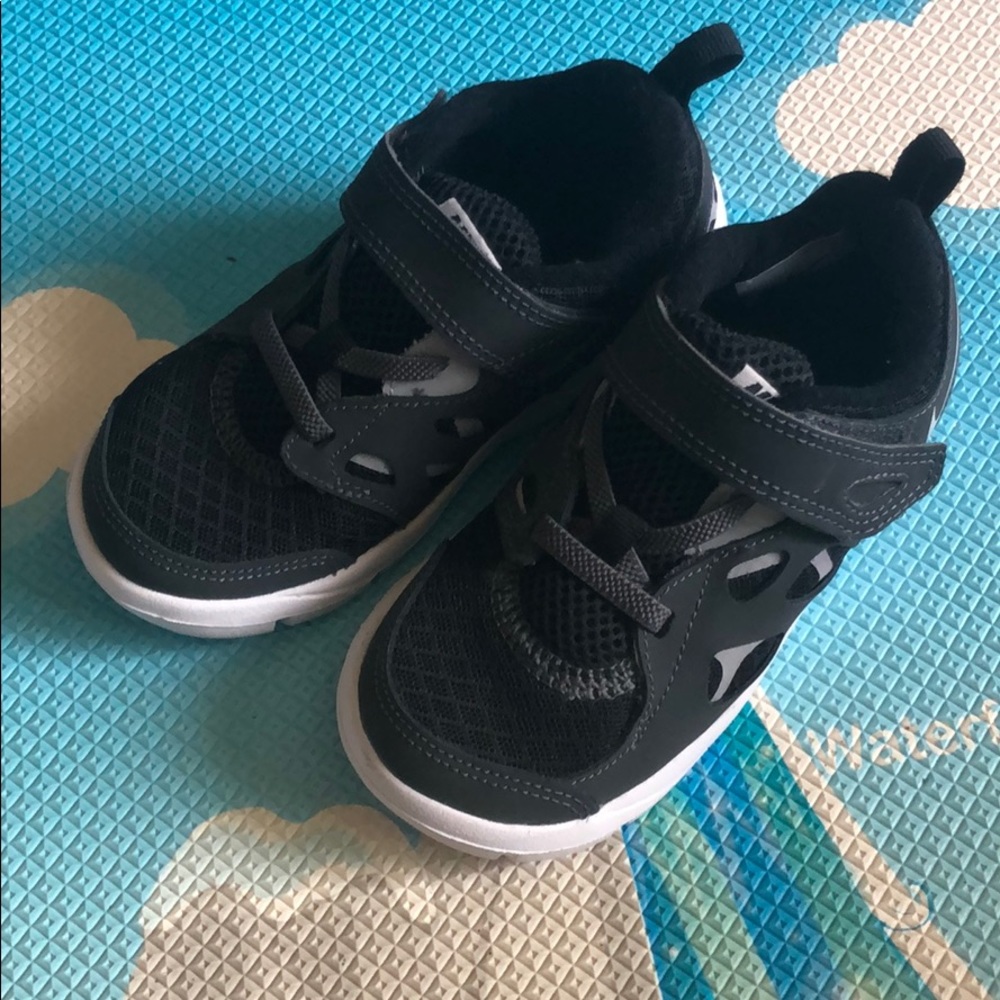 Brand new Nike sneaker size 10C